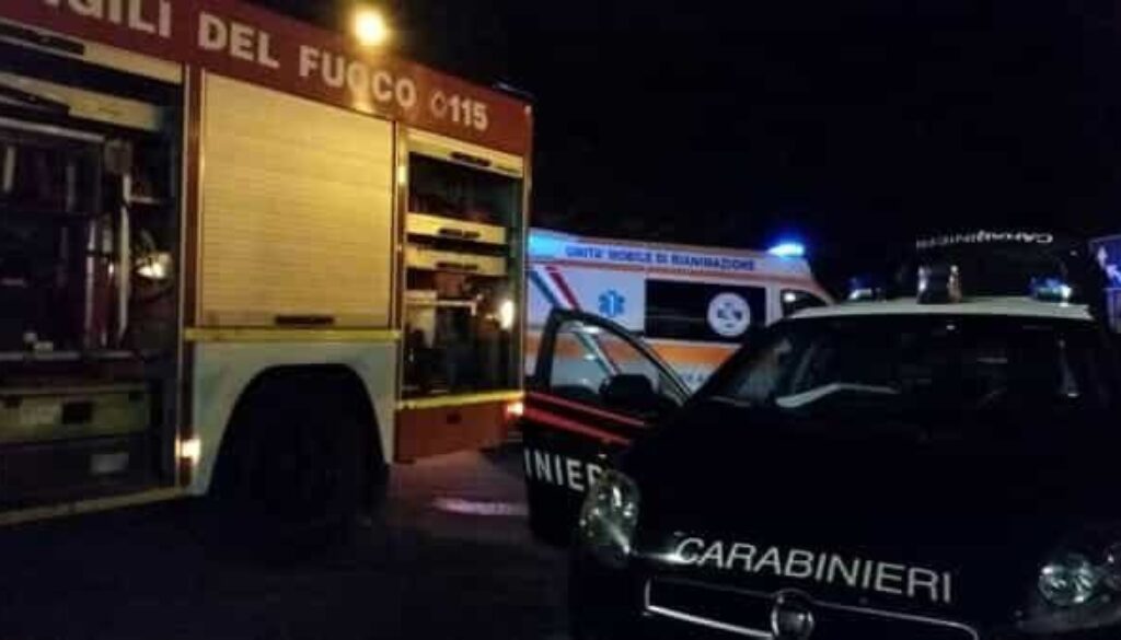 carabinieri-vigili-del-fuoco-ambulanza-notte-2-4.jpeg
