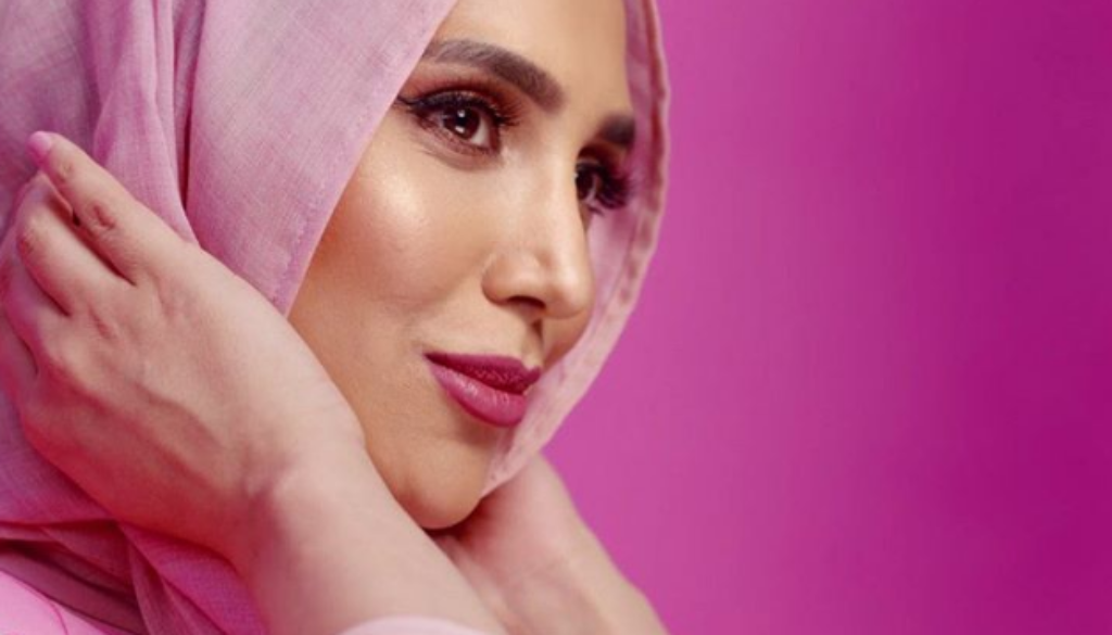 L’Oréal-prima-modella-con-hijab.png