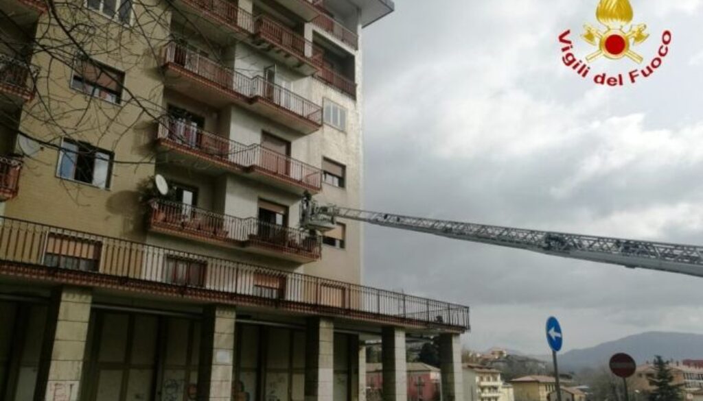 incendio-anziana-salvata-avellino.jpeg