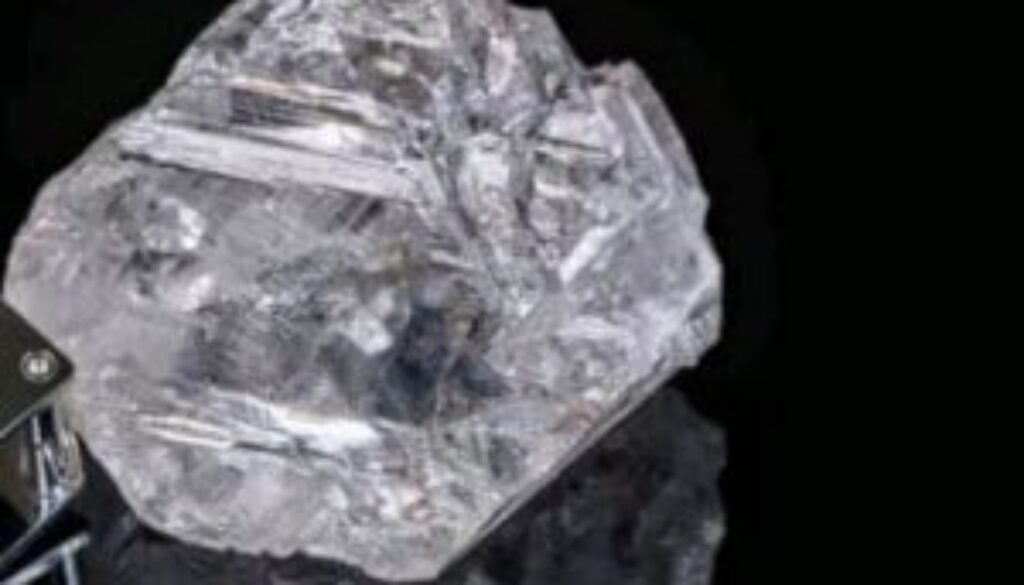 in-india-la-fortuna-bacia-un-cercatore-balbir-trova-un-diamante-da-30mila-euro-nella-sua-miniera