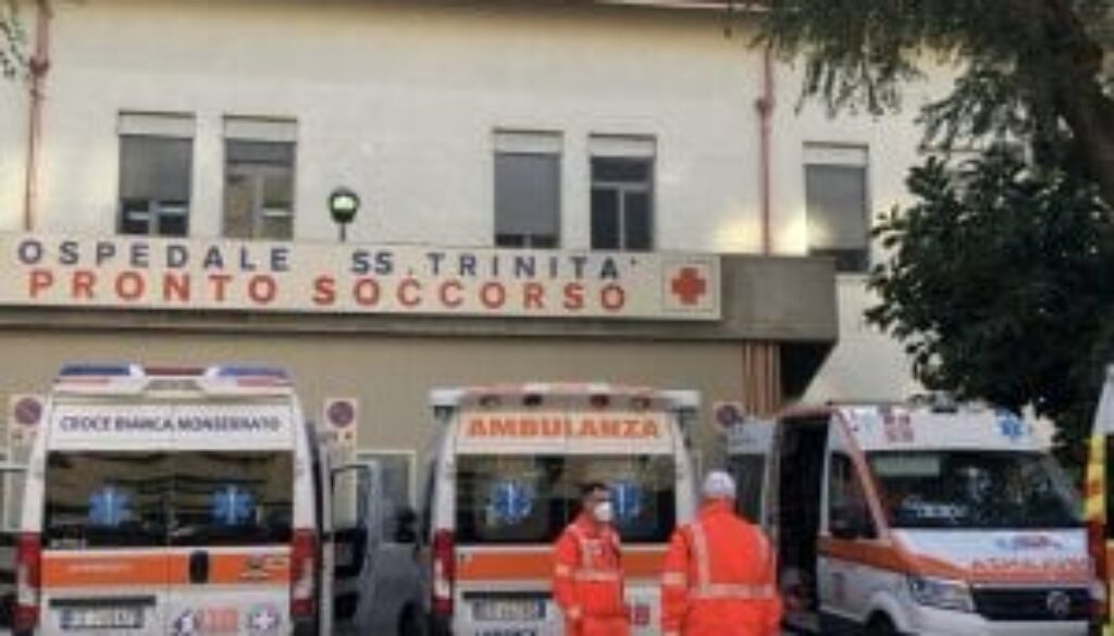 sardegna-al-collasso-ambulanze-in-coda-fuori-dagli-ospedali-dentro-i-malati-covid-sono-ovunque