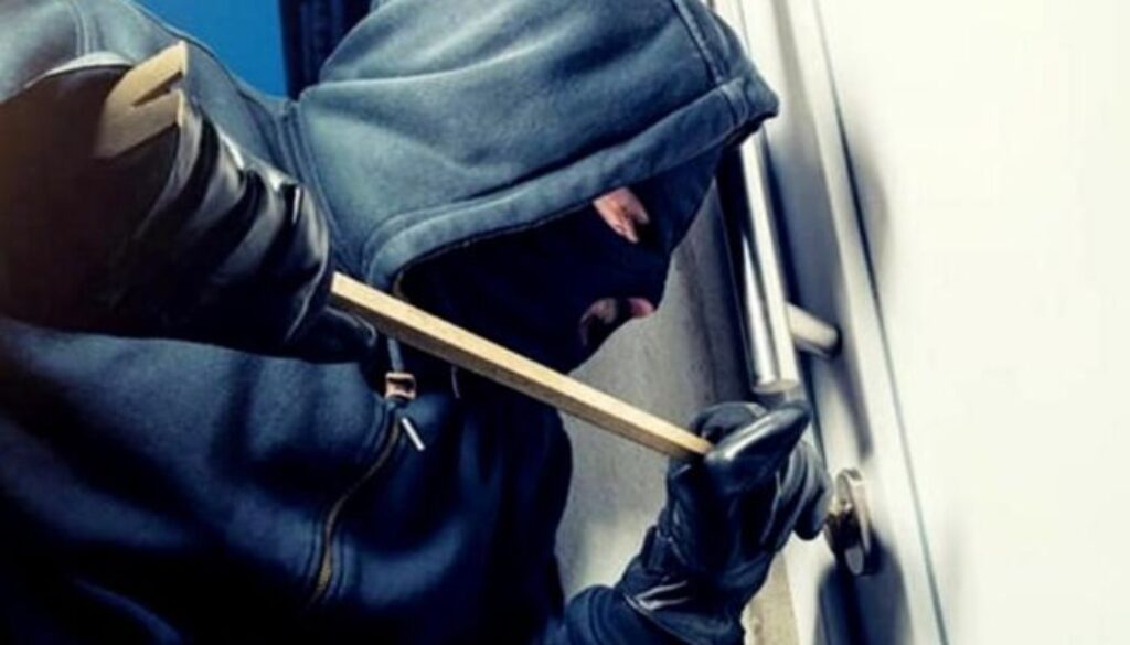 1614243845_furto-scasso-rapinatore.jpg