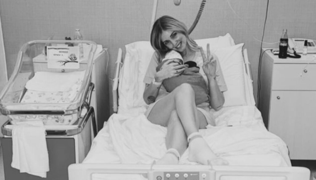 chiara-ferragni-in-ospedale-con-vittoria.jpg chiara-ferragni-in-ospedale-con-vittoria.jpg