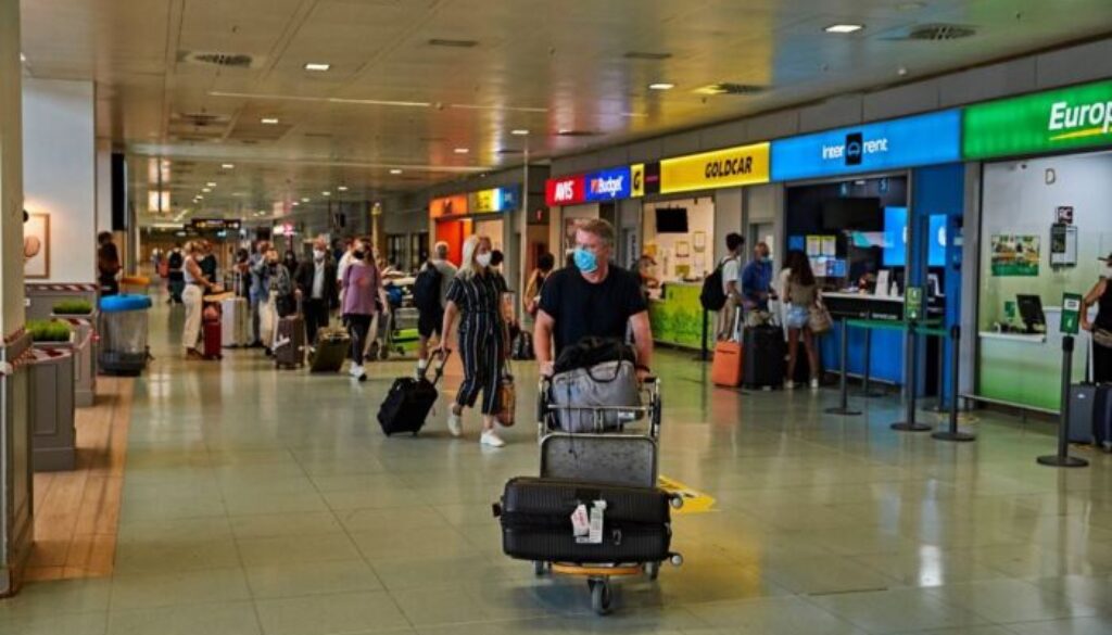 viaggiatori-aeroporto.jpg viaggiatori-aeroporto.jpg