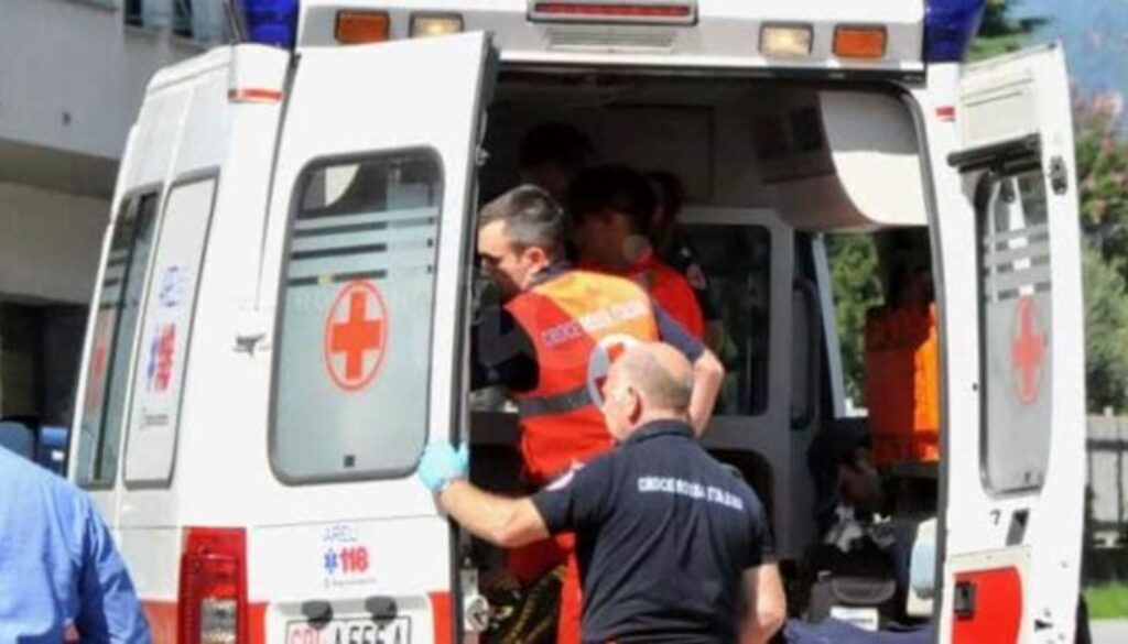 ambulanza-giorno-3.jpg ambulanza-giorno-3.jpg