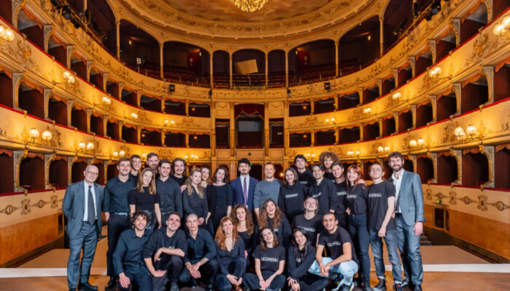 1-LOW-Stefano-Accorsi-Tommaso-Sacchi-Marco-Giorgetti-con-i-giovani-del-Teatro-della-Toscana_-ph.-Filippo-Manzini.jpg 1-LOW-Stefano-Accorsi-Tommaso-Sacchi-Marco-Giorgetti-con-i-giovani-del-Teatro-della-Toscana_-ph.-Filippo-Manzini.jpg