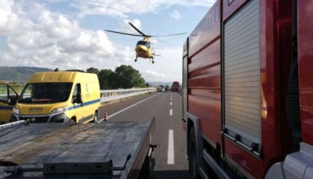 incidente-anas-elicottero-autostrada.jpg incidente-anas-elicottero-autostrada.jpg