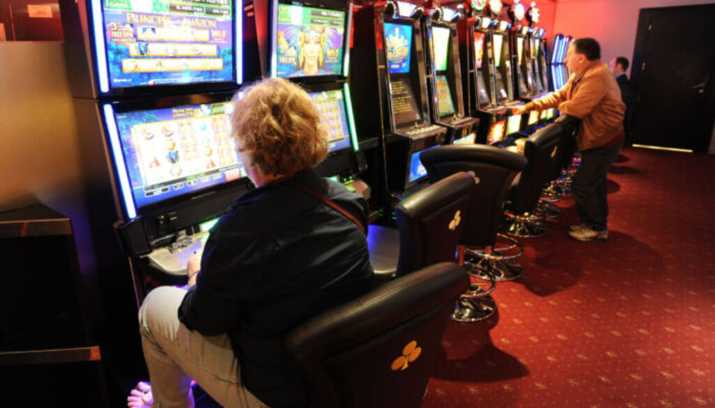 slot-machines-gioco-dazzardo.jpg slot-machines-gioco-dazzardo.jpg