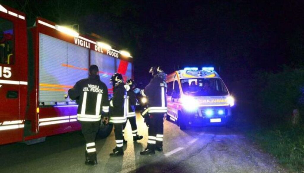 vigili-del-fuoco-e-ambulanza-di-notte-800_01.jpg