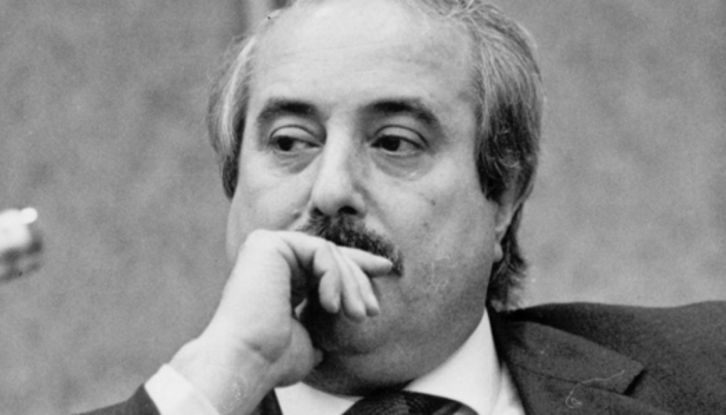 falcone-salma-traslata.png falcone-salma-traslata.png