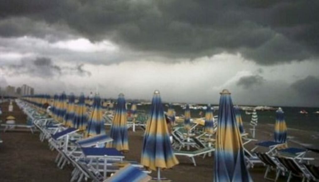 temporali-estivi-spiaggia.jpeg