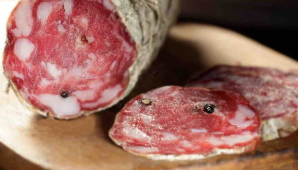 salmonella-nella-salsiccia-stagionata-lallerta-del-ministero-della-salute-non-mangiatela