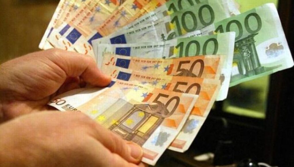 soldi-truffa-fanpage.jpg soldi-truffa-fanpage.jpg