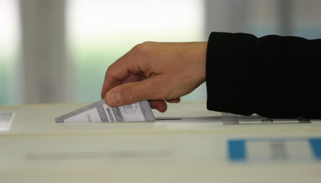 voto-urne-ballottaggio-sicilia-1.jpg