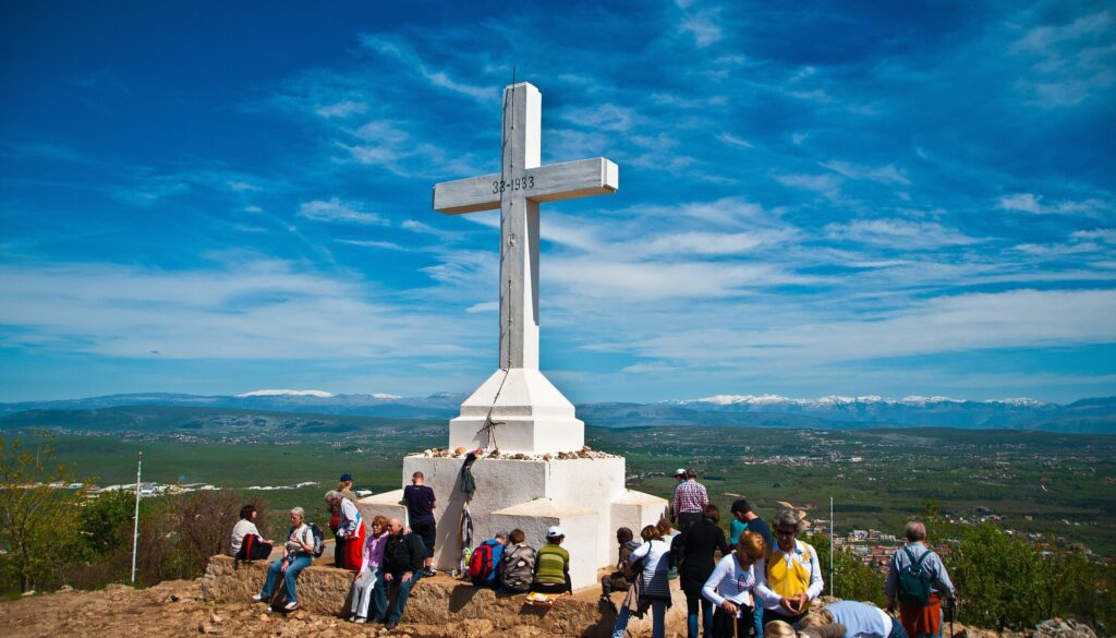 Medjugorje_pellegrini.jpeg