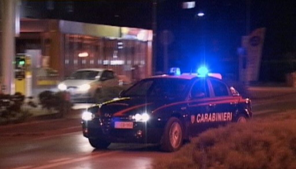 carabinieri-volante-notte.jpg