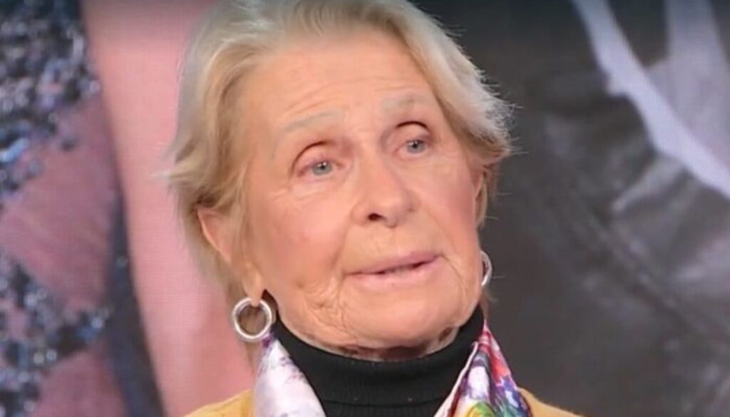 la-mamma-di-valeria-marini-parla-della-truffa-parlavano-di-sesso-ma-erano-solo-soldi