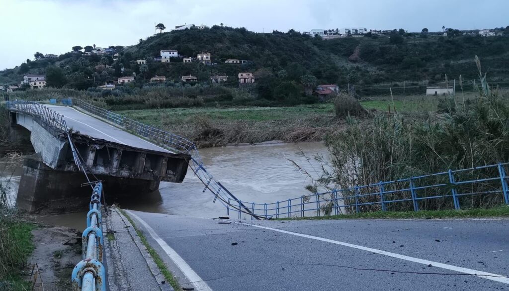 ponte-san-bartolomeo-crollato.jpeg