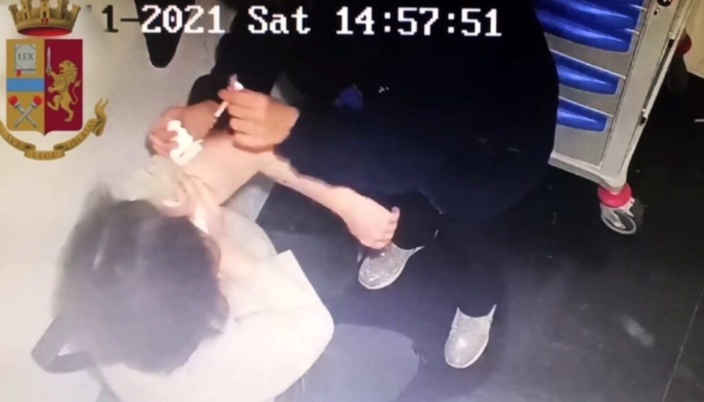 falsi-vaccin-2.jpeg falsi-vaccin-2.jpeg