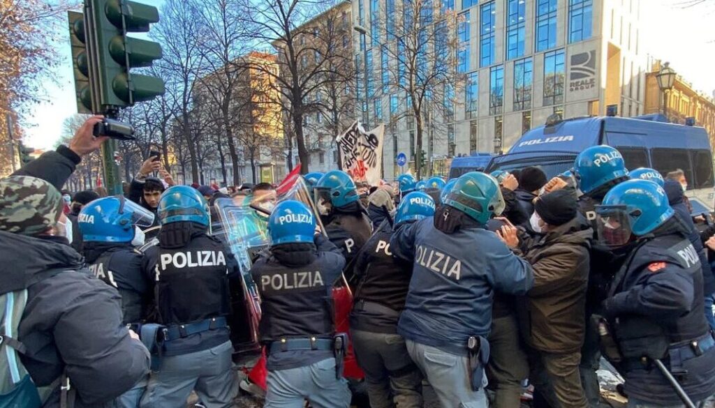scontri-corteo-studenti-piazza-arbarello.jpg