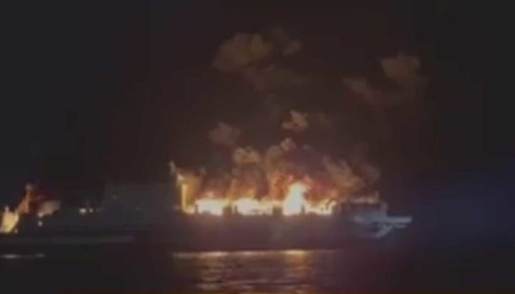 incendio-traghetto-grecia.jpeg incendio-traghetto-grecia.jpeg