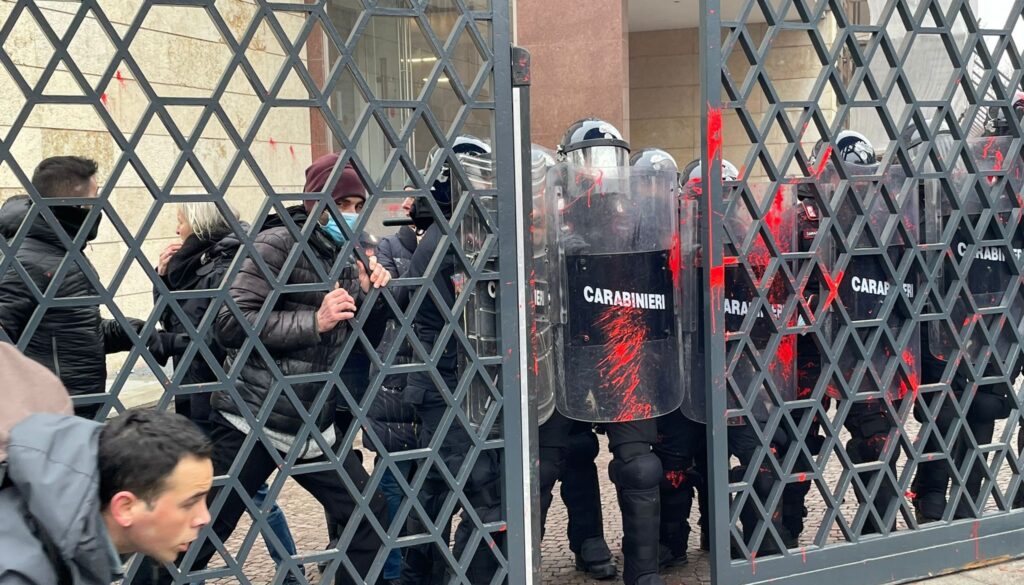 torino-cancello-studenti.jpeg