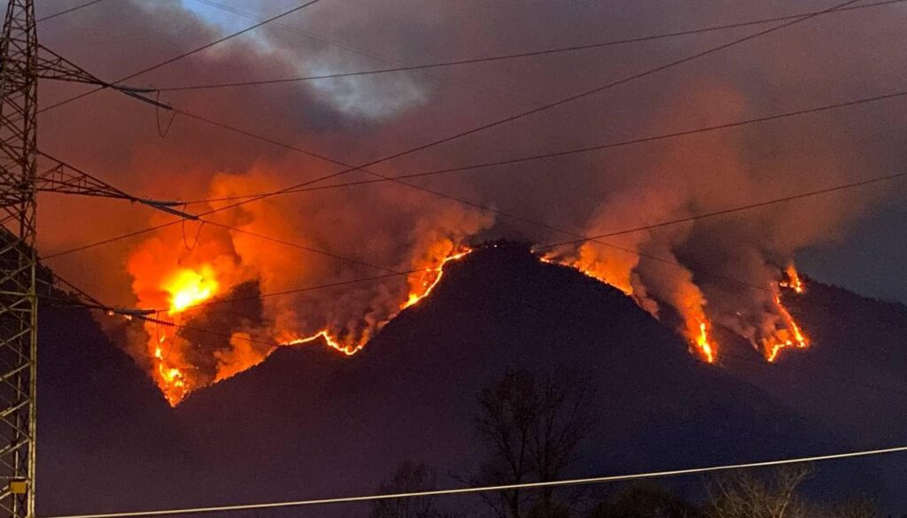 montagna-in-fiamme.jpeg