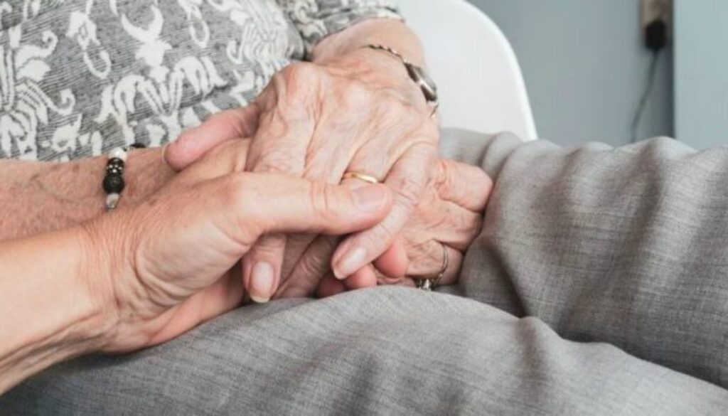 anziani-1200-690x362-1.jpeg anziani-1200-690x362-1.jpeg