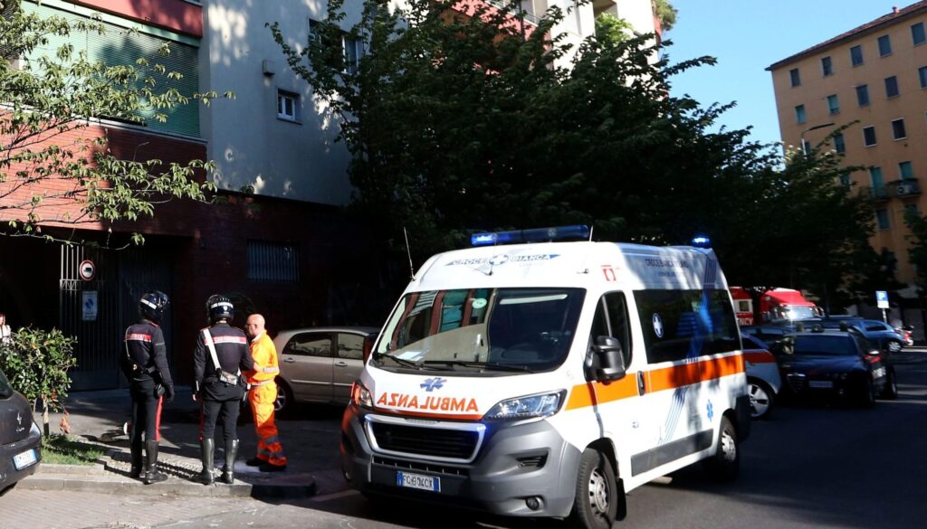 1651492324_ambulanza-giorno-palazzo-1623397762209-1623954302186.jpg