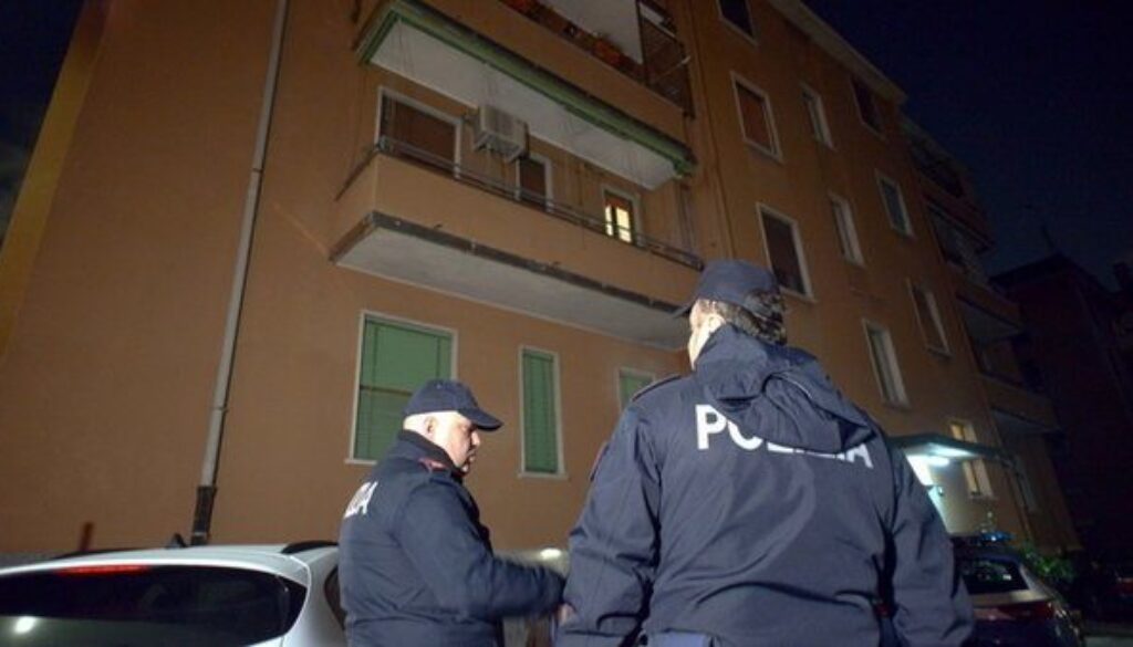 bambina-cade-da-balcone.jpeg