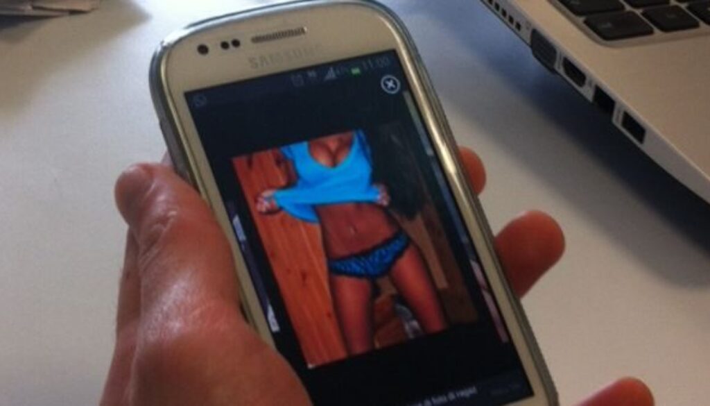 cellulare-porno-2-2.jpeg