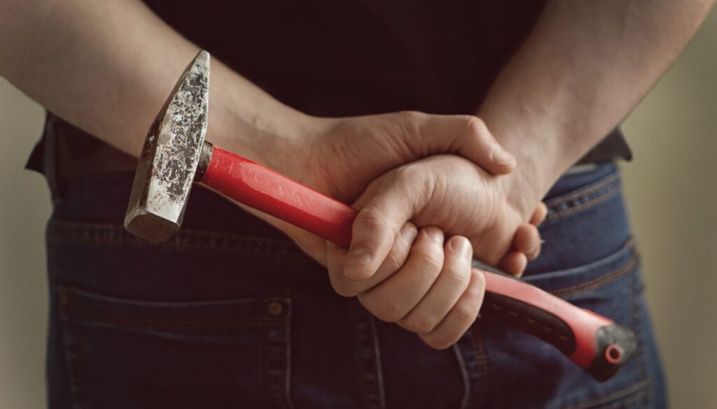 feri-la-moglie-con-martello-e-coltello-condannato-a-7-anni-k359.jpg feri-la-moglie-con-martello-e-coltello-condannato-a-7-anni-k359.jpg