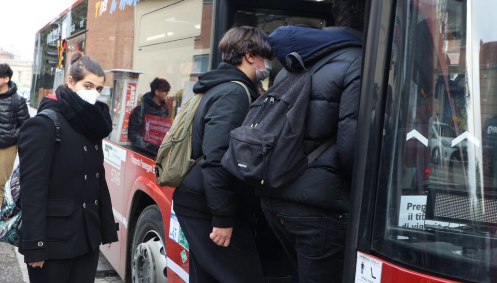 mascherina-autobus.jpg