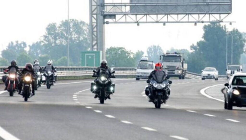 moto-autostrada.jpg moto-autostrada.jpg