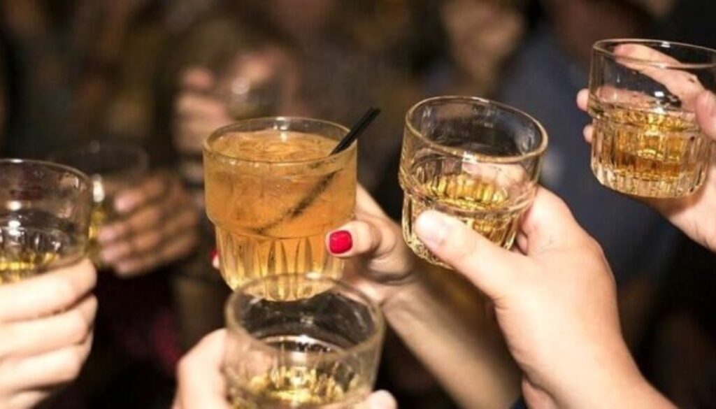 festa-alcol-party-2.jpg festa-alcol-party-2.jpg