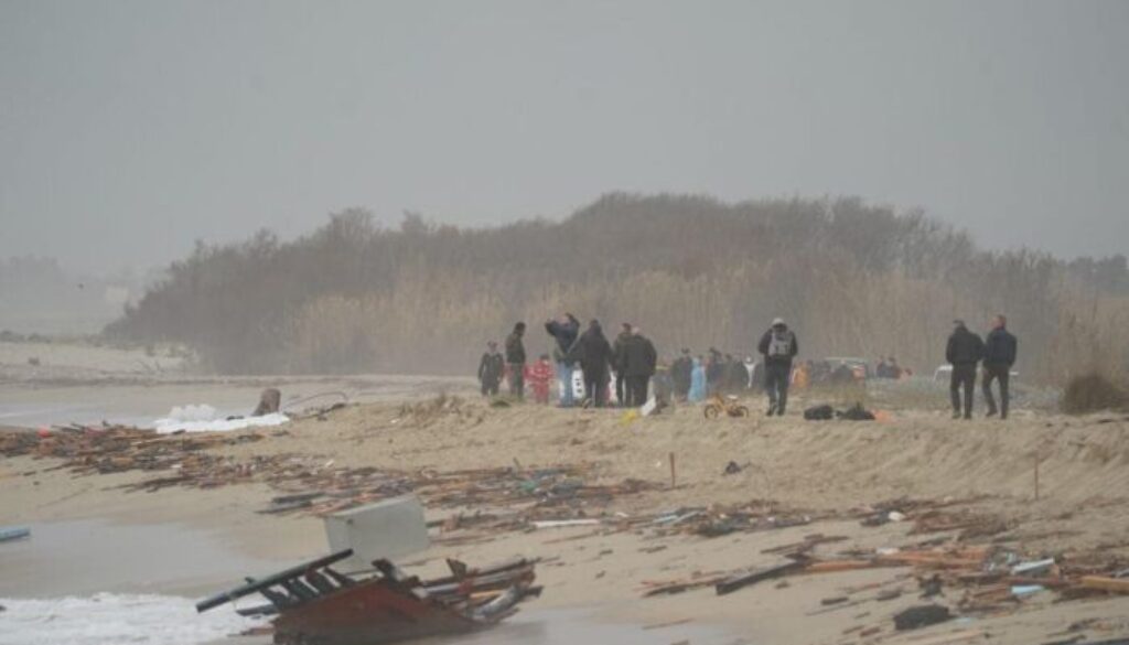1678122441_naufragio-crotone-migranti-morti.jpeg