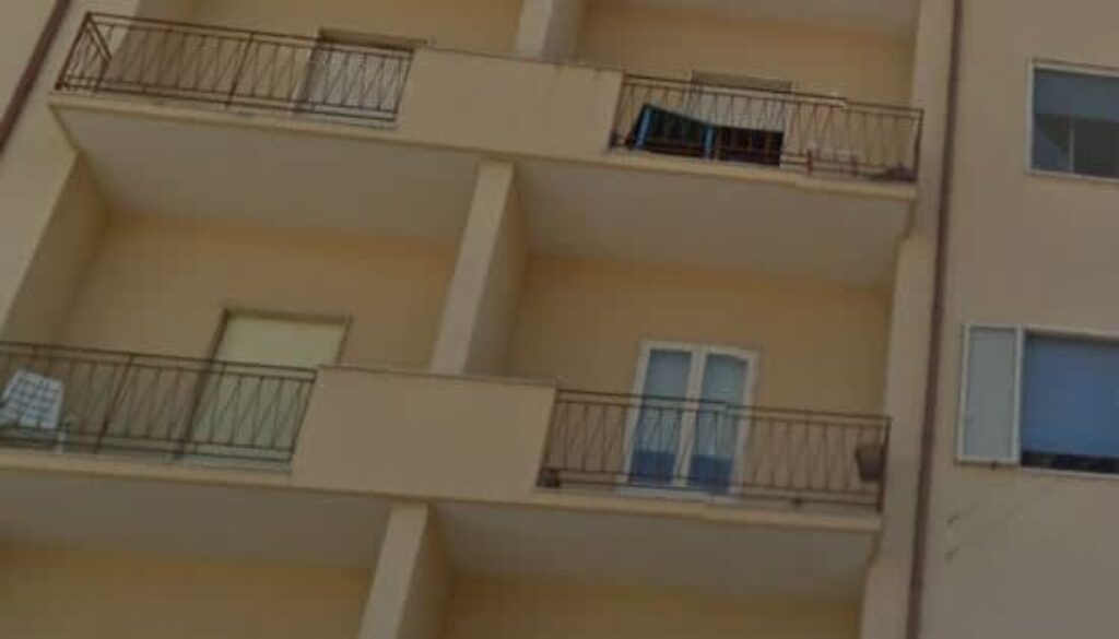 cade-dal-balcone.jpg