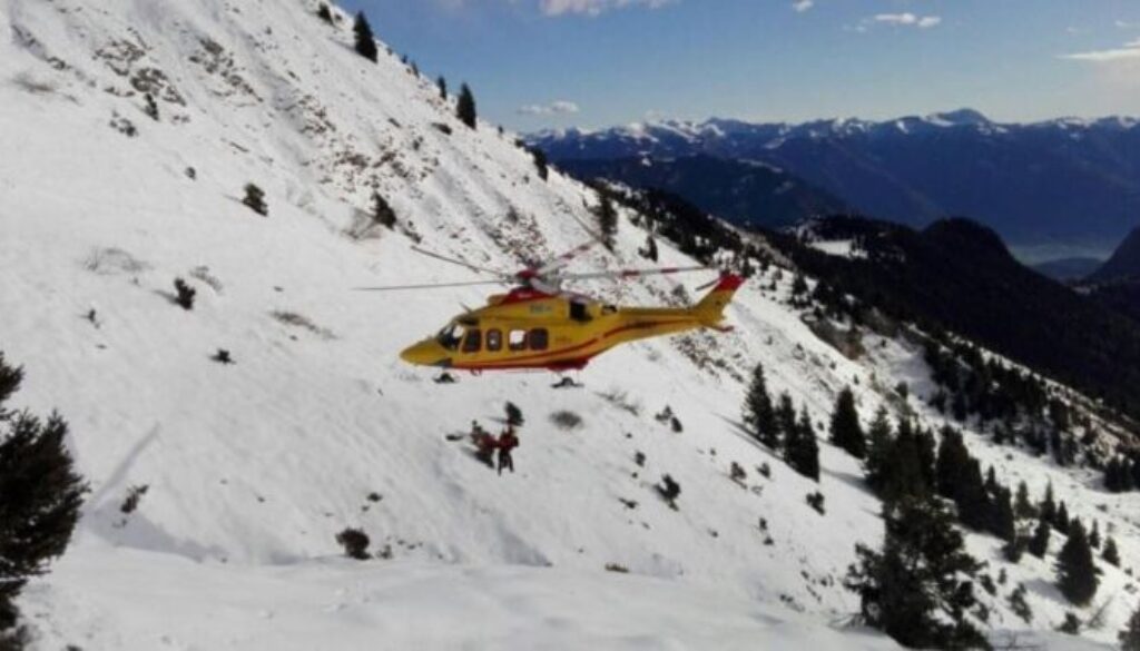 valanga-socorso-alpino.jpg valanga-socorso-alpino.jpg