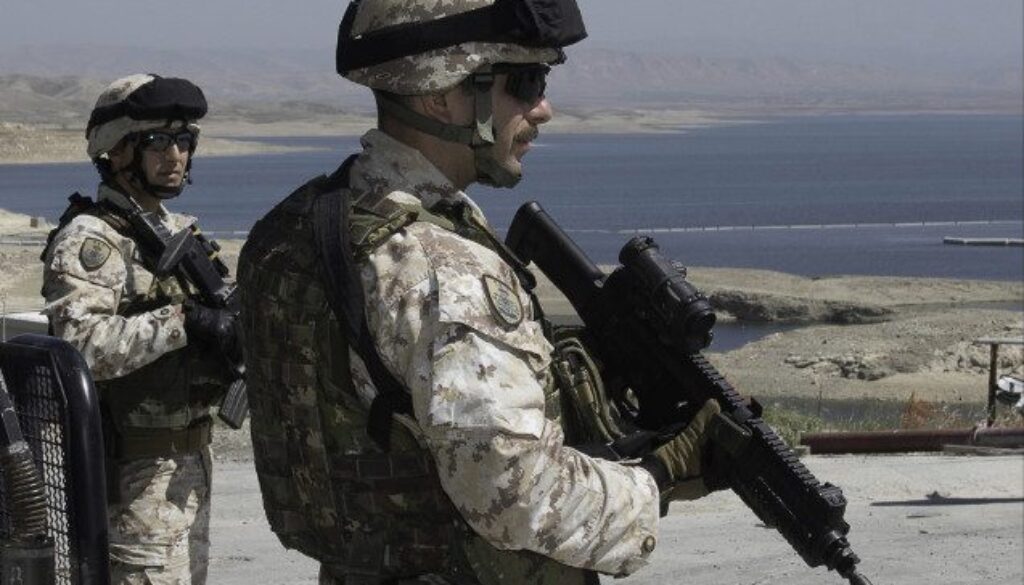 militari-italiani-ad-un-check-points-nei-pressi-della-diga-di-Mosul.jpg militari-italiani-ad-un-check-points-nei-pressi-della-diga-di-Mosul.jpg