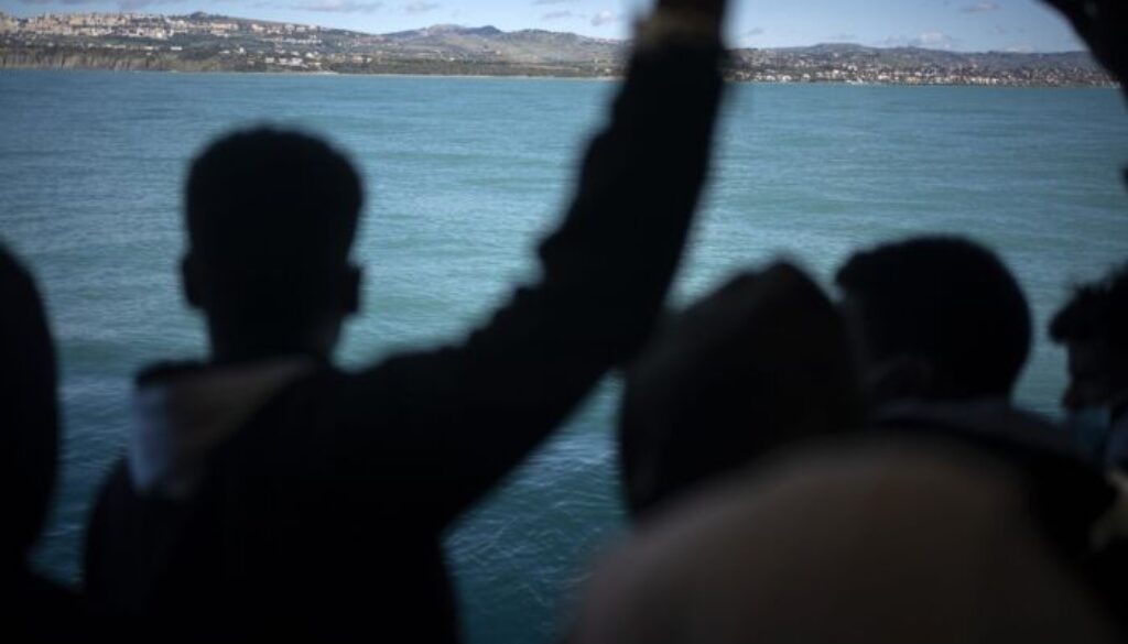 Migranti-salvati-dagli-operatori-umanitari-dellOng-spagnola-Open-Arms.jpg Migranti-salvati-dagli-operatori-umanitari-dellOng-spagnola-Open-Arms.jpg