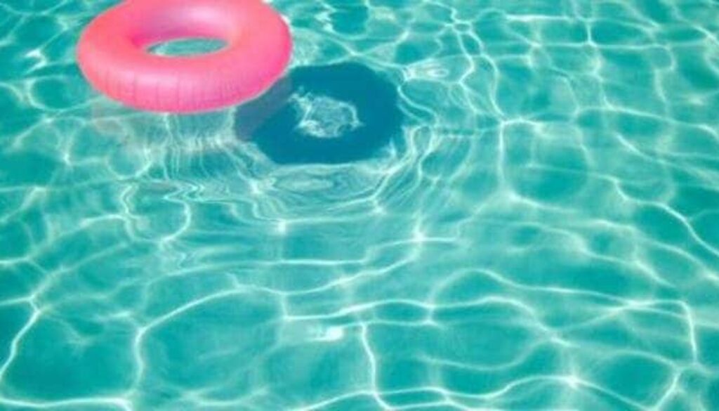 piscina-620641.660x368.jpg