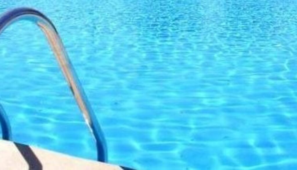 piscina-735x400-newsbox.jpg