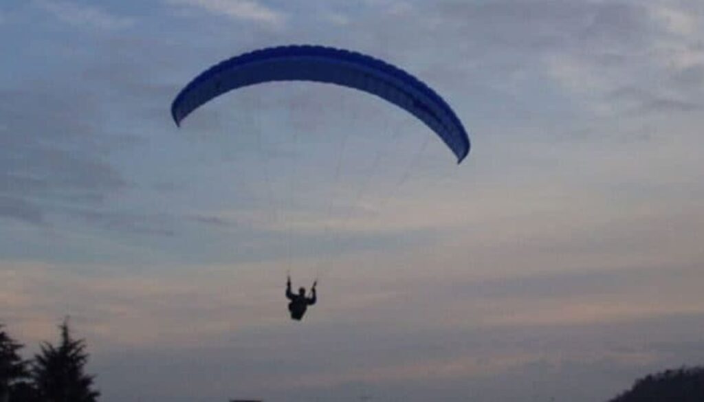 parapendio-notturno.jpg