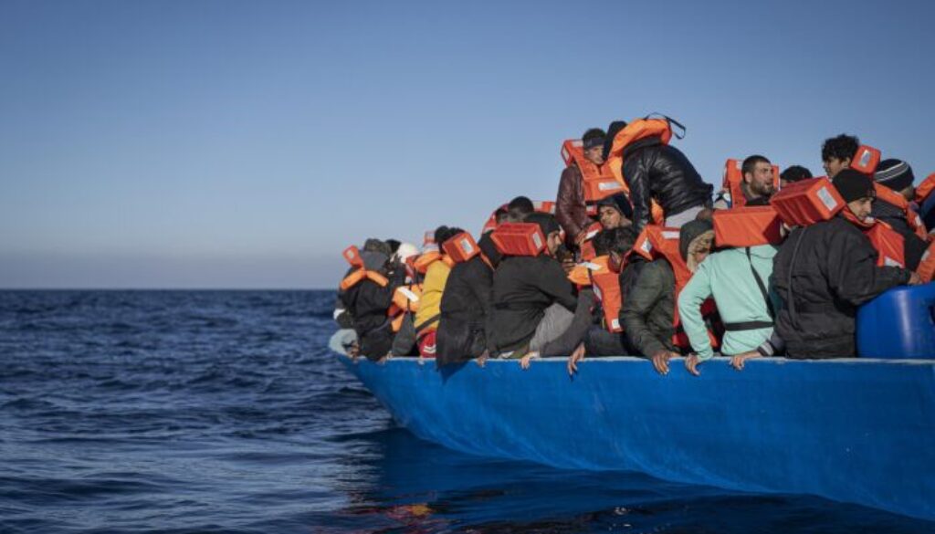 Migranti-in-mare.jpg