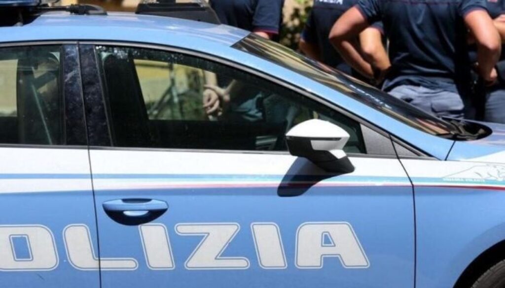 1698054264_Agenti-polizia1-1668636860517.jpg