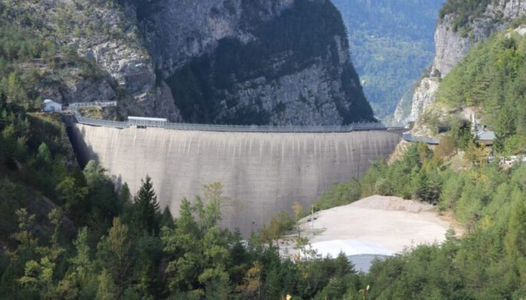 Diga-del-Vajont-oggi.jpg