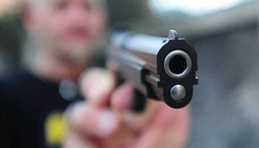 minaccia-pistola-950x551.jpg minaccia-pistola-950x551.jpg