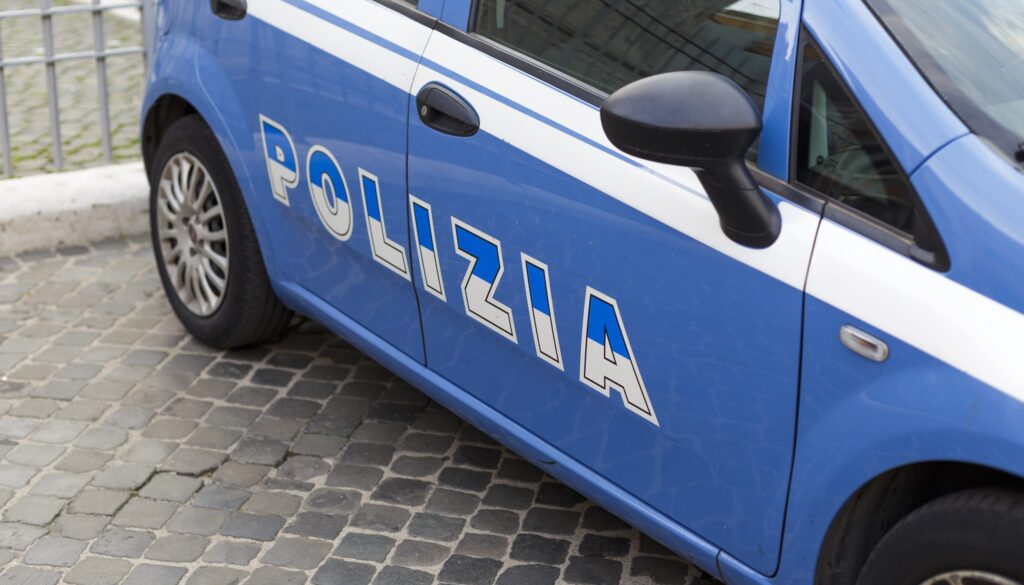 1703068181_polizia-macchina.jpeg
