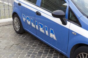1703068181_polizia-macchina.jpeg