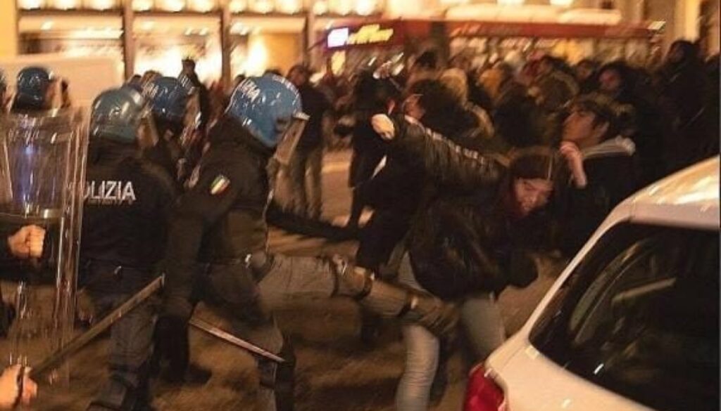 bologna-collettivi-calcio-polizia.jpeg